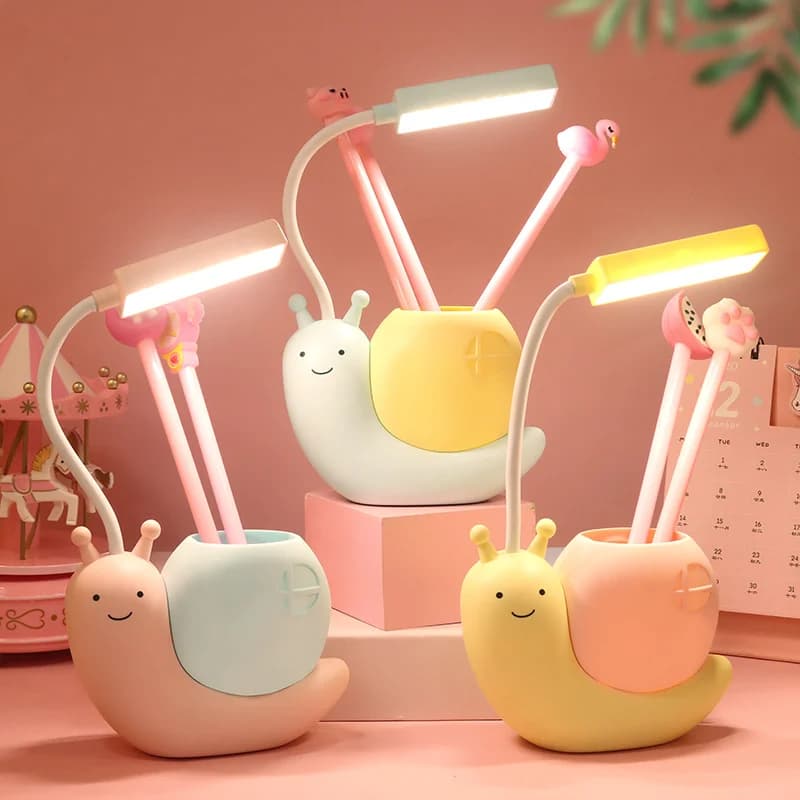 โคมไฟตั้งโต๊ะ LED รูปหอยทาก พร้อมที่ใส่ปากกา